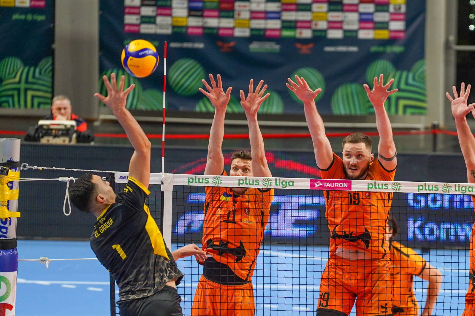 Skra Bełchatów Secures PlusLiga Playoff Spot with Dominant Win